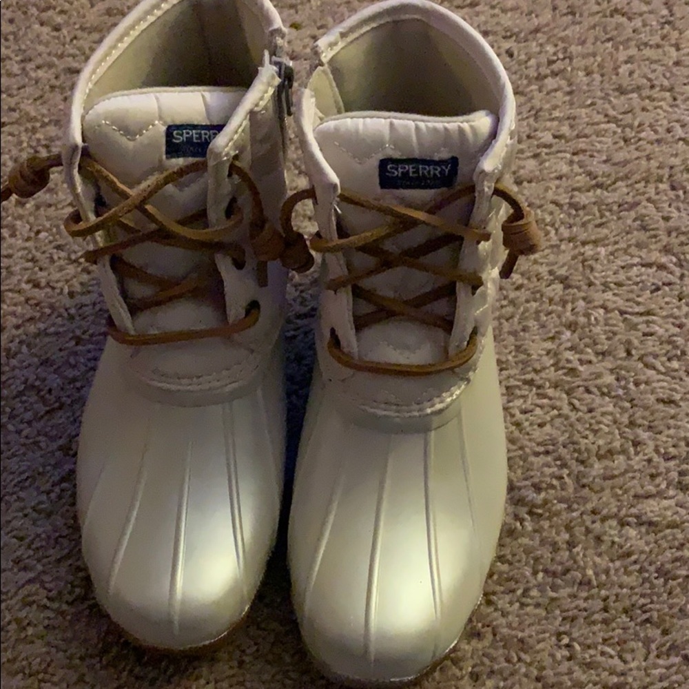 Kid boots